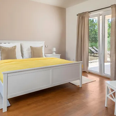 Erica Hvar Vila Rudina